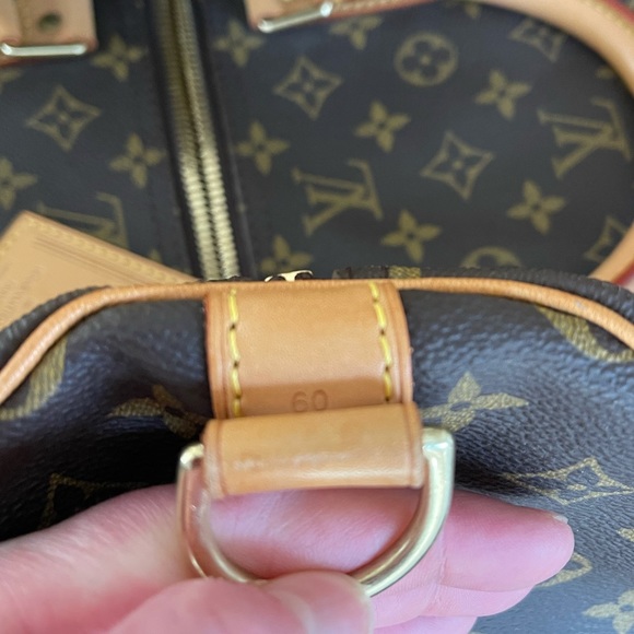 LIKE-NEW Louis Vuitton Monogram Keepall Bag +Strap - Picture 8 of 15